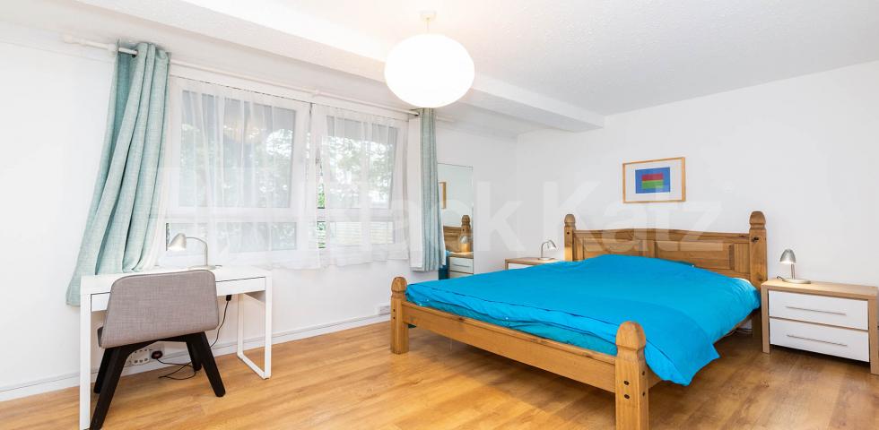 			3 Bedroom, 1 bath, 1 reception Flat			 Oakley Square, Camden